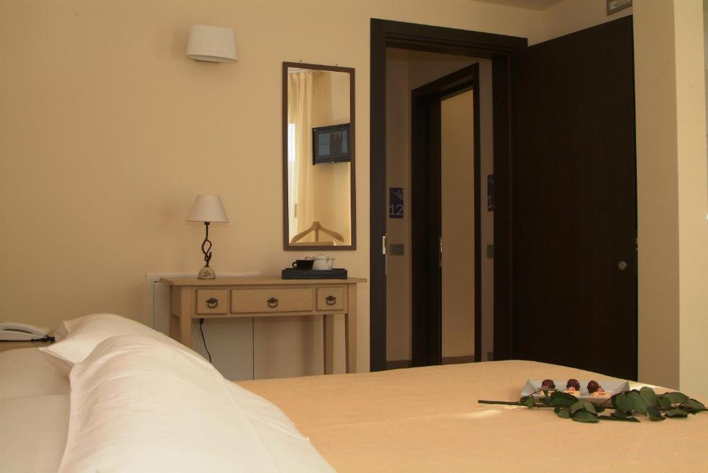 Hotel Piccolo Principe Villongo SantʼAlessandro エクステリア 写真